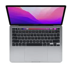 MacBook Pro בגודל 13.3 אינץ' בצבע אפור חלל, עם עיצוב דק ואלגנטי, מיובא רשמית, מוצג על רקע לבן.